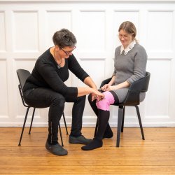 Episiotomy simulator. 5 textile pieces, 1 stand, 1 plastic head.